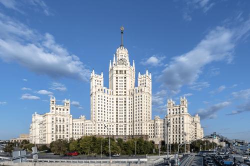 Сыр, вино, закат и любимая набережная! 